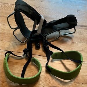 Black Diamond Momentum Climbing Harness - S (27”-30”)